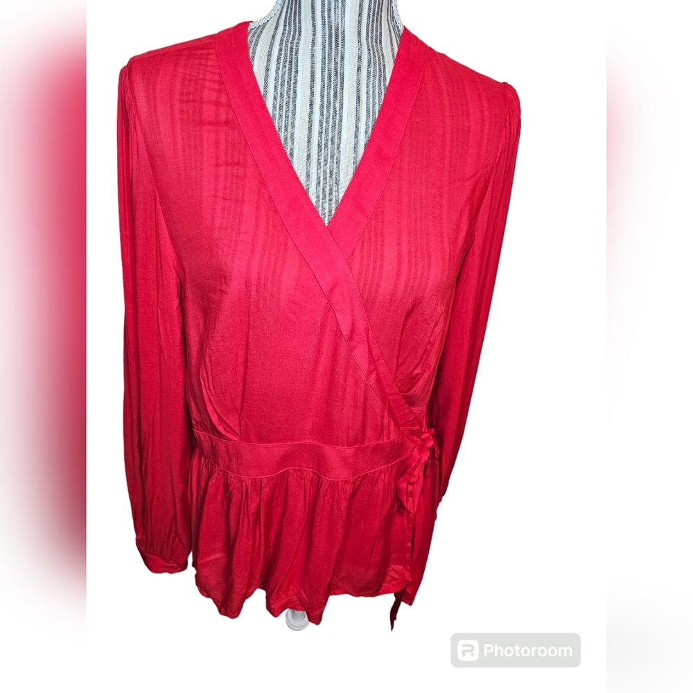 Gap women's red wrap front long-sleeved peplum button top size M